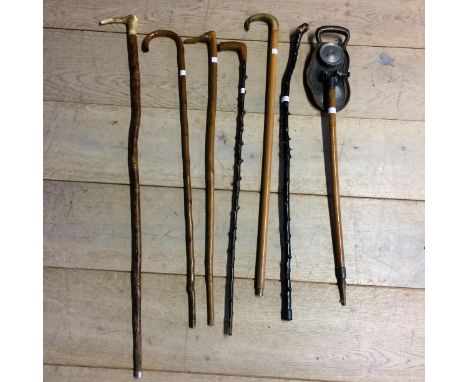 Quantity of walking canes, shooting stick and horn handled cane  (7) 