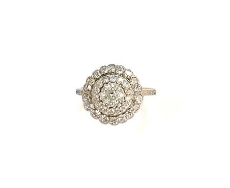 DIAMOND RING target design, set with circular-cut diamonds, one diamond deficient from shoulder, ring size M