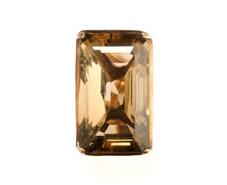 □ SMOKY QUARTZ AND GOLD COCKTAIL RING, 1982 claw set with a large rectangular smoky quartz, to an elliptical gold mount, Brit