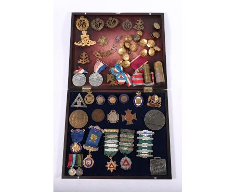 Collection of badges and buttons to include six British 'On War Service' badges for 1914, 1915 and 1916 by Gaunt, Wylie and C