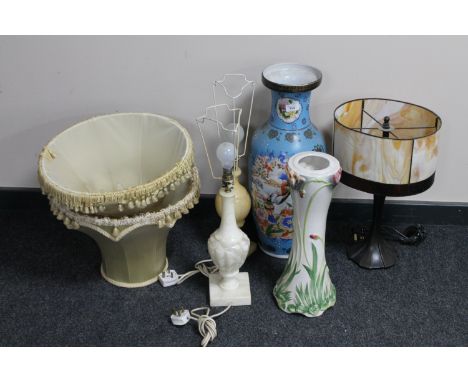 A Japanese style vase, jardinere stand, Tiffany style table lamp and two marble table lamps with shades 