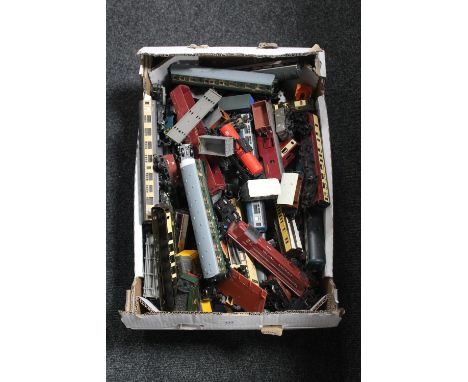 A box of Hornby OO, Hornby Mainline, Lima etc carriages, rolling stock etc 
