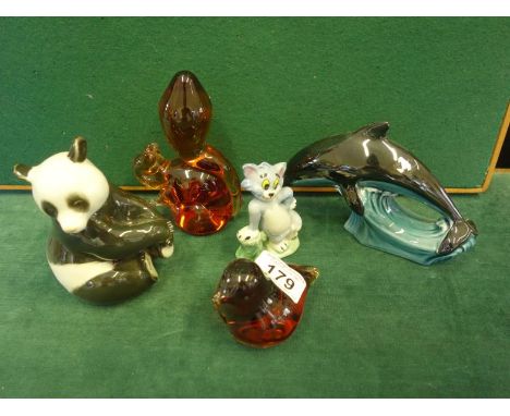 Amount of collector’s items including Wade Tom Cat, USSR Panda 2 items of glass, Poole pottery Dolphin, 