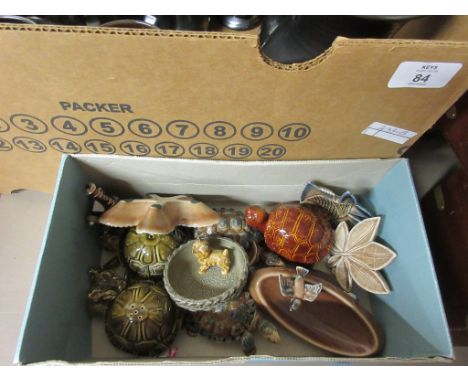 BOX CONTAINING MIXED WADE TORTOISES AND OTHER TRINKET TRAYS AND FIGURES