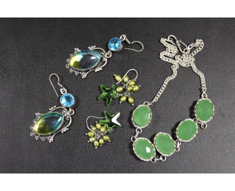A COLLECTION OF VINTAGE SILVER JEWELLERY TO INC NECKLACE, EARRINGS ETC