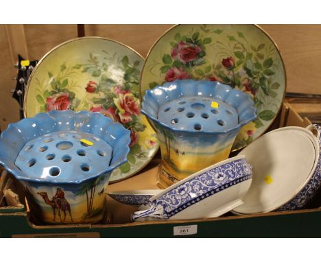 A QUANTITY OF VINTAGE CERAMICS TO INCLUDE NORTH AFRICAN THEMED VASES 