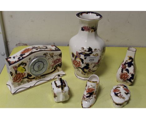 A SMALL COLLECTION OF MASONS MANDALAY TO INCLUDE A MANTLE CLOCK 