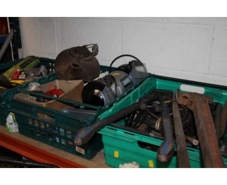 THREE TRAYS OF TOOLS TO INCLUDE BOLT CUTTERS, STILSONS AND A BENCH GRINDER ETC (TRAYS NOT INCLUDED)