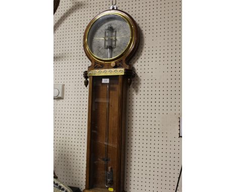 A VINTAGE OAK CASED JOSEPH'S DAVIS AND CO. AMERICAN FORECAST BAROMETER A/F 