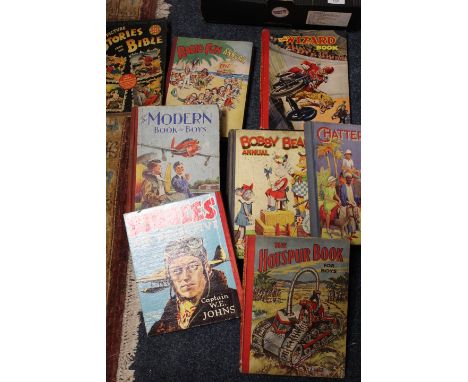 A TRAY OF ASSORTED VINTAGE AND MODERN BOOKS TO INCLUDE AN UNOPENED COLIN DEXTOR BOXSET