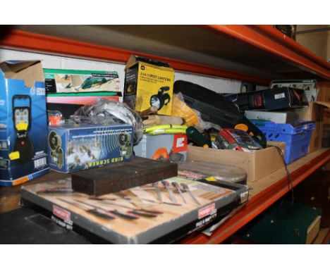 A SELECTION OF BOXED POWER TOOLS TO INCLUDE AN ENGINEERS GAUGE, VARIOUS HAND TOOLS ETC