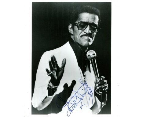 DAVIS JR. SAMMY: (1925-1990) American Entertainer, a member of the Rat Pack. Vintage signed 8 x 10 photograph, the image show