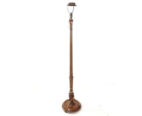 An Edwardian mahogany fluted and reeded standard lamp, height to top of bayonet fitting 160cm 