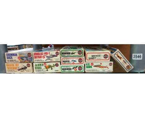 10 boxed Airfix aeroplane model kits 1:72 scale believed to be complete 