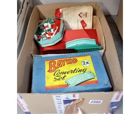 A box of Bayko parts including roofs etc 