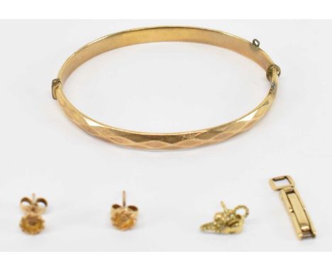 A pair of 9ct yellow gold earrings, a 9ct yellow gold watch strap section, a single 9ct yellow gold earring and a yellow meta