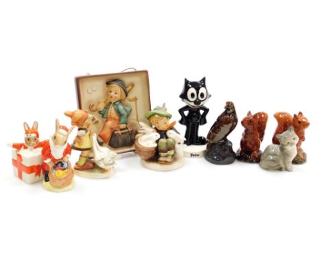 A group of ceramics, to include a Goebel Hummel wall plaque depicting a young boy carrying umbrella and suitcase, 14cm x 12cm