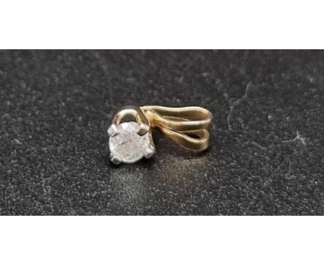 A 9 K yellow gold pendant with a sing diamond (0.1 carats). Total wight: 0.17 g. 