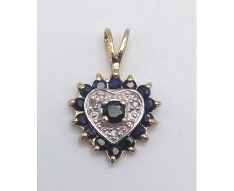 A 9 K yellow gold heart shaped pendant with diamonds and blue sapphires. Weight: 1 g. 
