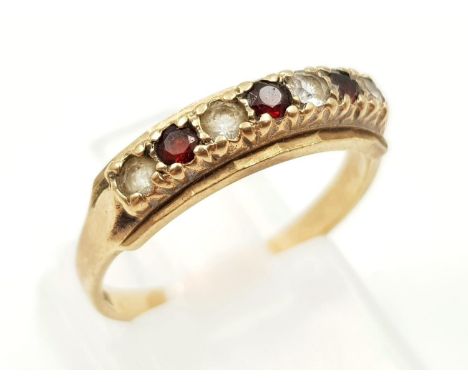 A 9K Yellow Gold Red and White Stone Ring. Size M.2.11g 