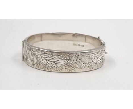 Sterling silver vintage patterned bangle, weight 24.2g 