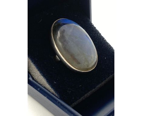 SILVER AND AGATE RING having large  oval polished stone set to top.Size O. 