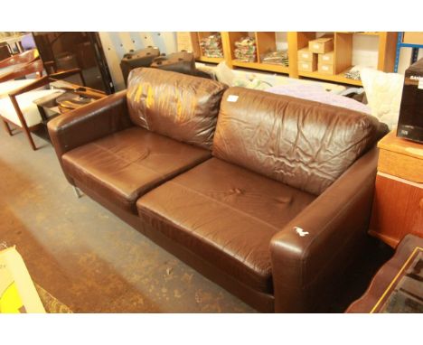 BROWN LEATHER TWO SEATER SOFA IN GOOD CONDITIONS / GRADE: UNCLAIMED PROPERTY (DC7)