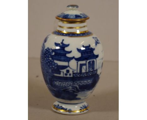 Antique Chinese export ware blue & white tea caddy 12 cm high