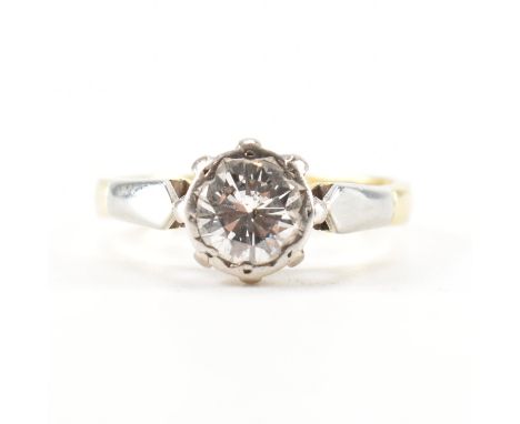 A vintage 18ct yellow gold &amp; diamond solitaire engagement style ring. The ring a round brilliant cut diamond in fancy bez