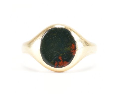 A hallmarked 9ct gold and bloodstone signet ring. The ring having an oval blood stone panel to the head&nbsp; with plain shou