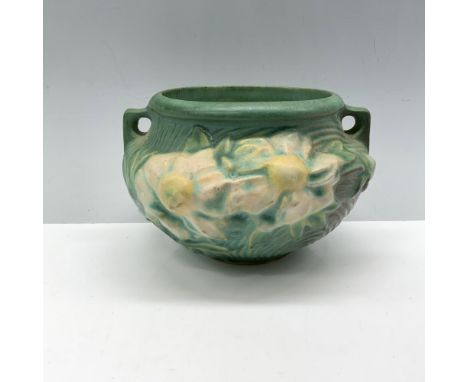 Gorgeous double handled planter decorated with white and yellow flowers around the body. Roseville backstamp. Issued: 20th ce