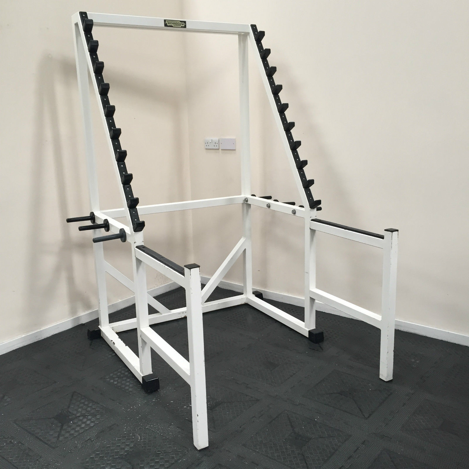Technogym Super Executive Squat Rack Appraisal This item has been
