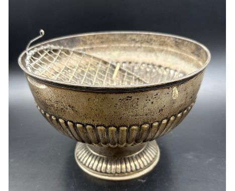 A silver rose bowl with an approximate weight of 510g, hallmarked for London by William Hutton & Sons Ltd 
