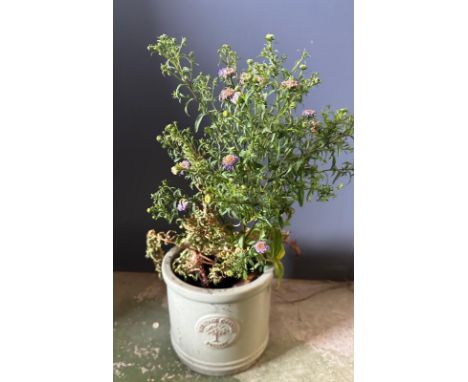 A Heritage circular garden planter 