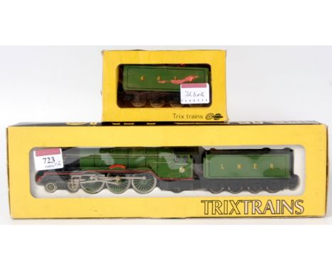 Trix trains LNER green 'Flying Scotsman' engine and double tender correct top, has been fitted with both Triang and screw cou