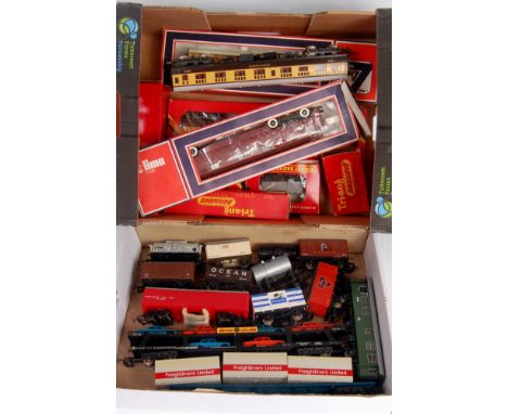 Locomotive, 3 coaches, 16 wagons, some items boxed, by mixed makers including Hornby and Lima (FG-BFG)