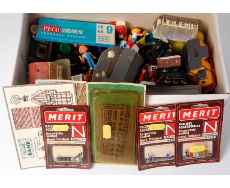 Mixed lot, N gauge Lima class 4F engine and tender body only BR black class J94 tank engine, Grafar wagon, various buildings 