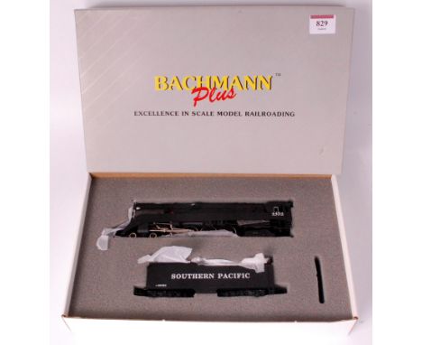 A Bachmann Plus H0 American class GS4 4-8-4 Black and Silver War Baby Southern Pacific black engine and tender (NM-BG)