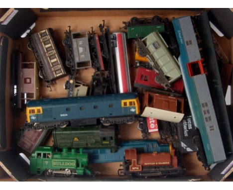 Quantity of Triang Super 4 track and points, buildings and scenic items, 3 controllers, including H&M Duette, various wagons,