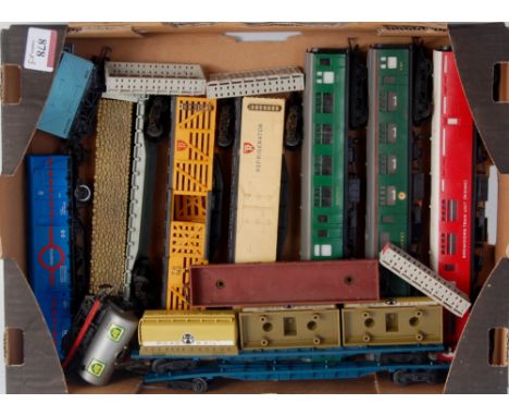 Quantity of Triang Hornby including Flying Scotsman, class B12, Jinty, Southern green M7 tank engine, 3 car Blue Pullman trai