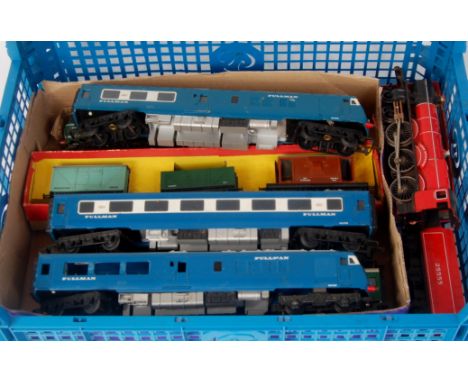 Triang 3 car Blue Pullman, missing glazing insert to driving coach, R357 AIA-AIA green diesel locomotive, 0-4-0 industrial sh