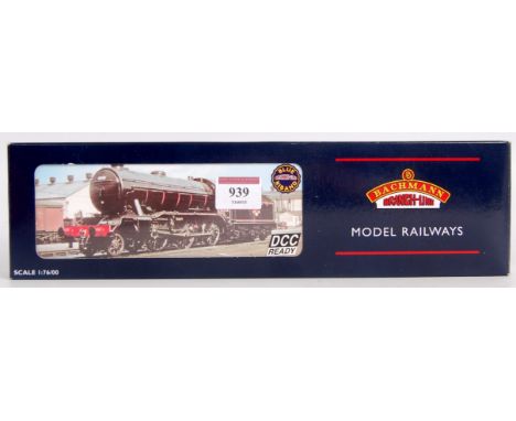 A Bachmann 32-275 K class K3 engine tender BR lined black factory weathered no. 61811, collectors club edition (M-BNM)