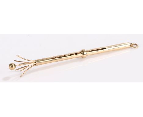 9 carat gold swizzle stick, assayed Birmingham, the slender stock with a sliding collar revealing the swizzle end, 8.5cm long