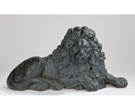 Large 19th Century cast iron lion, the reclining lion facing forward and a bracket to the rear, 70cm diameter 