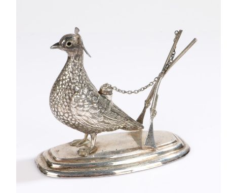 White metal novelty table lighter, as a game bird and two sporting guns, 13cm long 