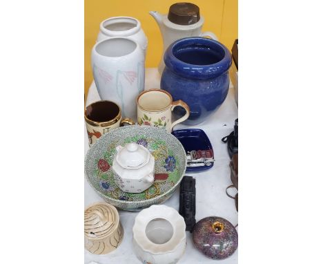A QUANTITY OF CERAMIC ITEMS TO INCLUDE VASES, TANKARDS, A CARLTON WARE PRESERVE POT, ETC 