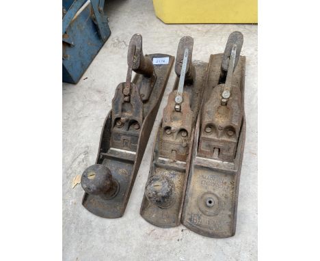 THREE VINTAGE BAILEY WOOD PLANES TO INCLUDE A NO.5 AND TWO NO.5 1/2'S 