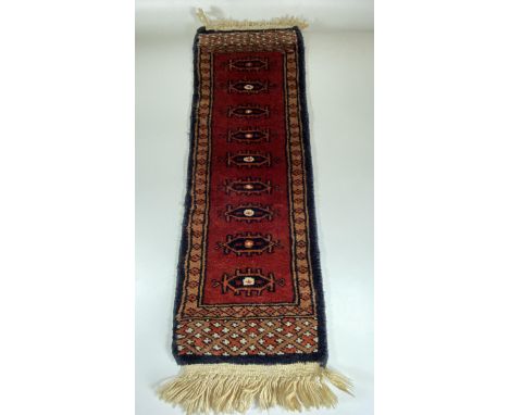 A VINTAGE MIDDLE EASTERN PERSIAN RED SAMPLE RUNNER, LENGTH 63CM 