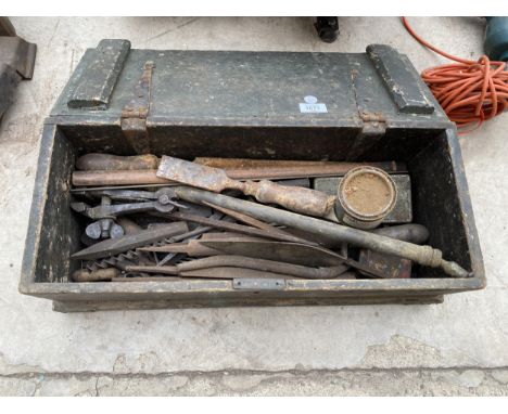 A BOX OF ASSORTED VINTAGE TOOLS ETC 