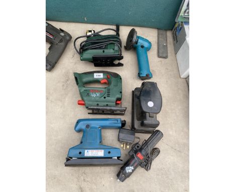 AN ASSORTMENT OF POWER TOOLS TO INCLUDE JIGSAWS, GRINDER, ETC 